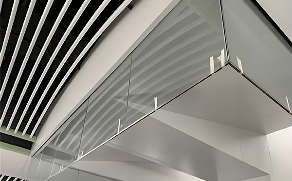 白河玻璃挡烟垂壁