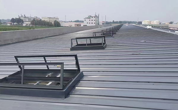 某中学室内体育馆白河排烟窗改造项目