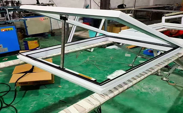 某地下车库出入口白河排烟窗配置工程