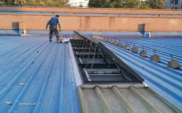 某区域性物流仓储中心白河排烟窗系统安装项目