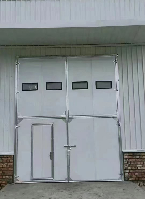 白河工业门在设备装配车间出入口的实施记录